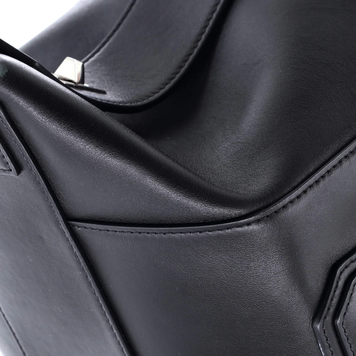 Antigona Soft Lock Bag Leather Medium - Deep Luxury