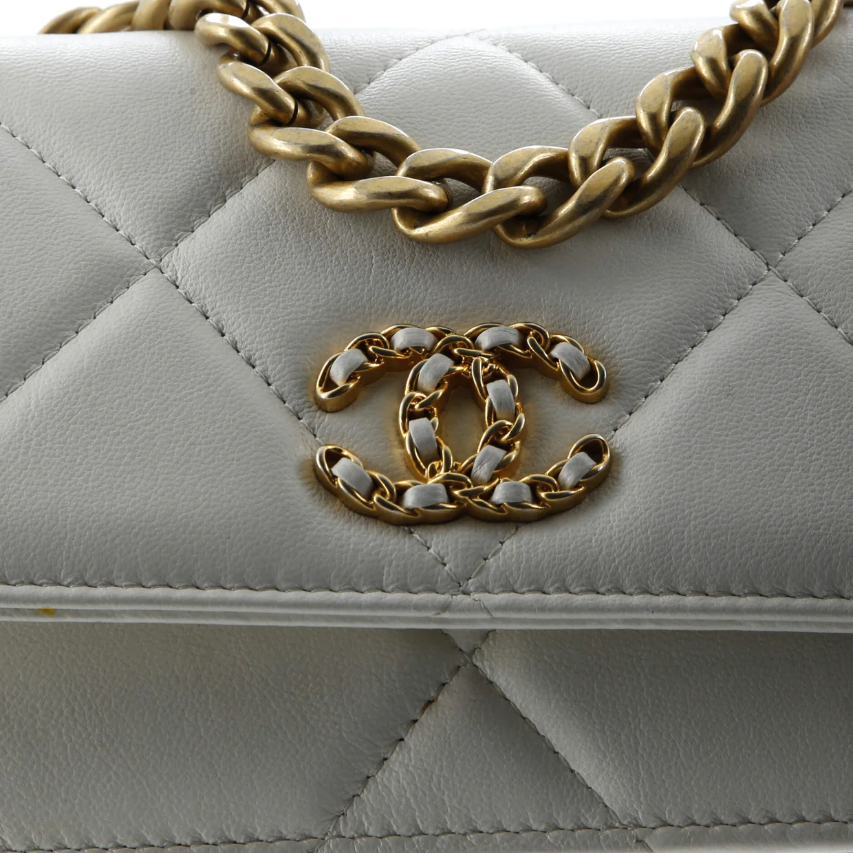19 Wallet on Chain Quilted Goatskin - Deep Luxury