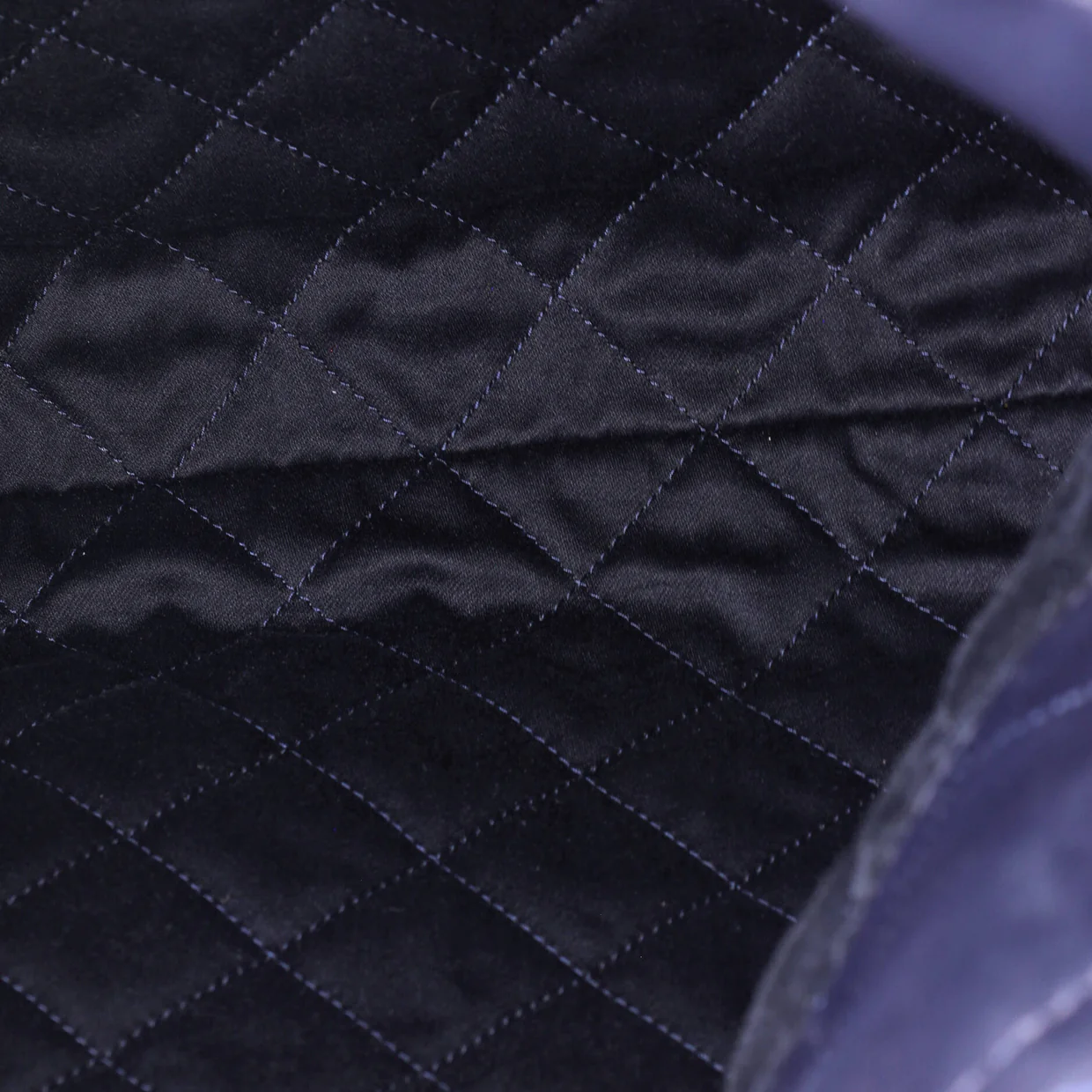 22 Chain Hobo Quilted Calfskin Medium - Deep Luxury