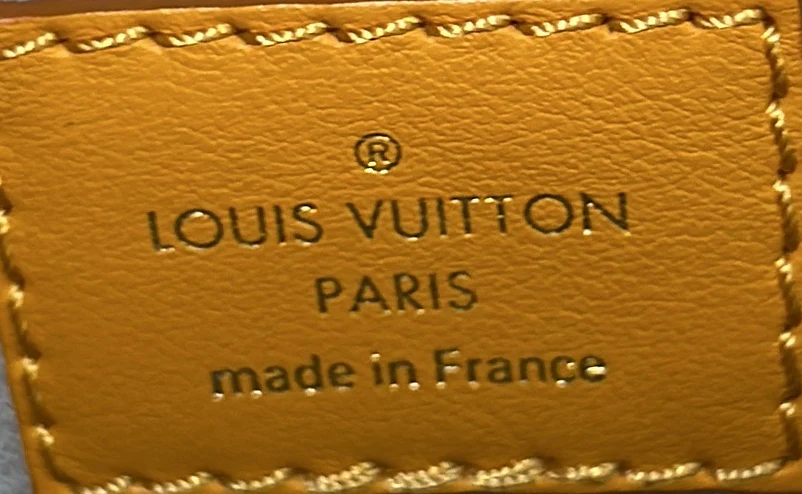 On My Side Tote Mahina Leather PM - Deep Luxury