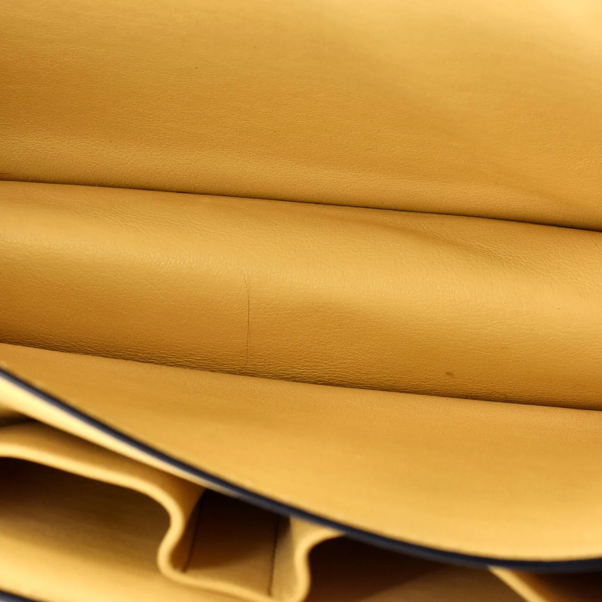 Classic Box Bag Grainy Leather Medium - Deep Luxury