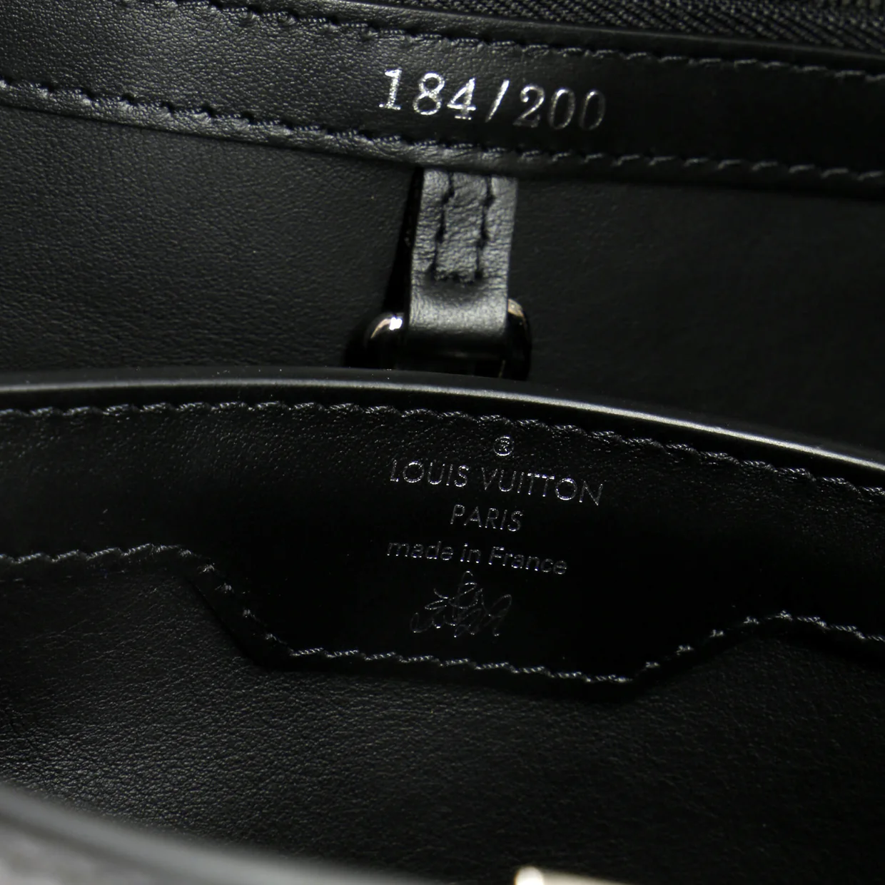 Liu Wei ArtyCapucines Bag Leather with Applique MM - Deep Luxury