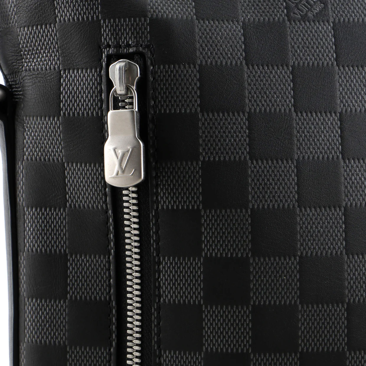 Discovery Messenger Bag Damier Infini Leather BB - Deep Luxury