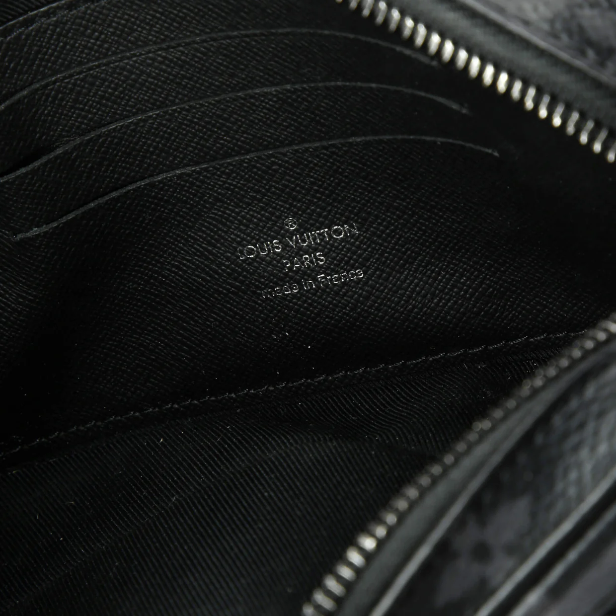 Pochette Volga Monogram Eclipse Canvas - Deep Luxury