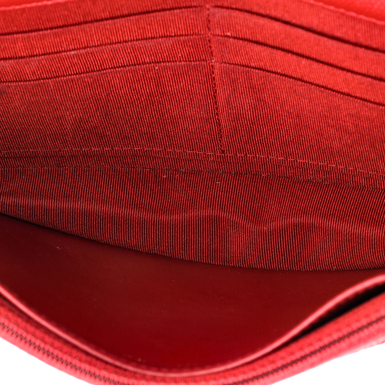 Wallet on Chain Quilted Caviar - Deep Luxury