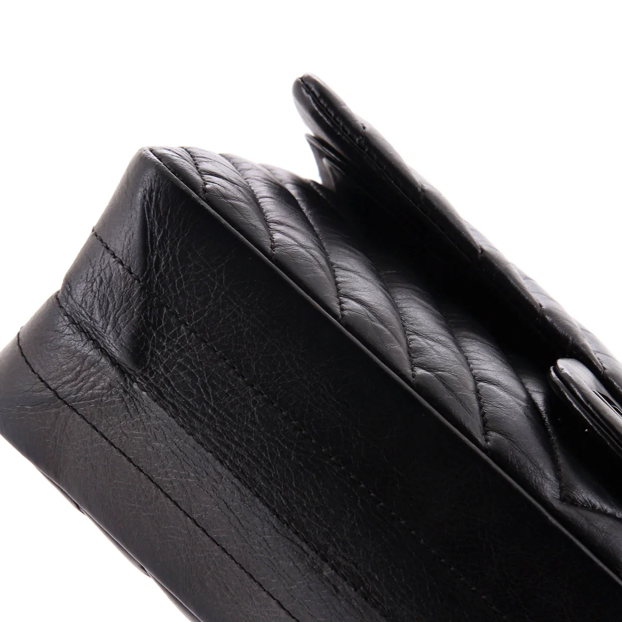 So Black Reissue 2.55 Flap Bag Chevron Aged Calfskin 225 - Deep Luxury