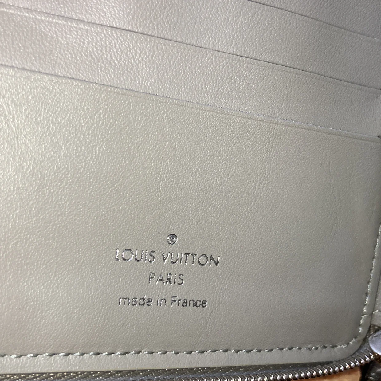 Zippy Compact Wallet Mahina Leather - Deep Luxury