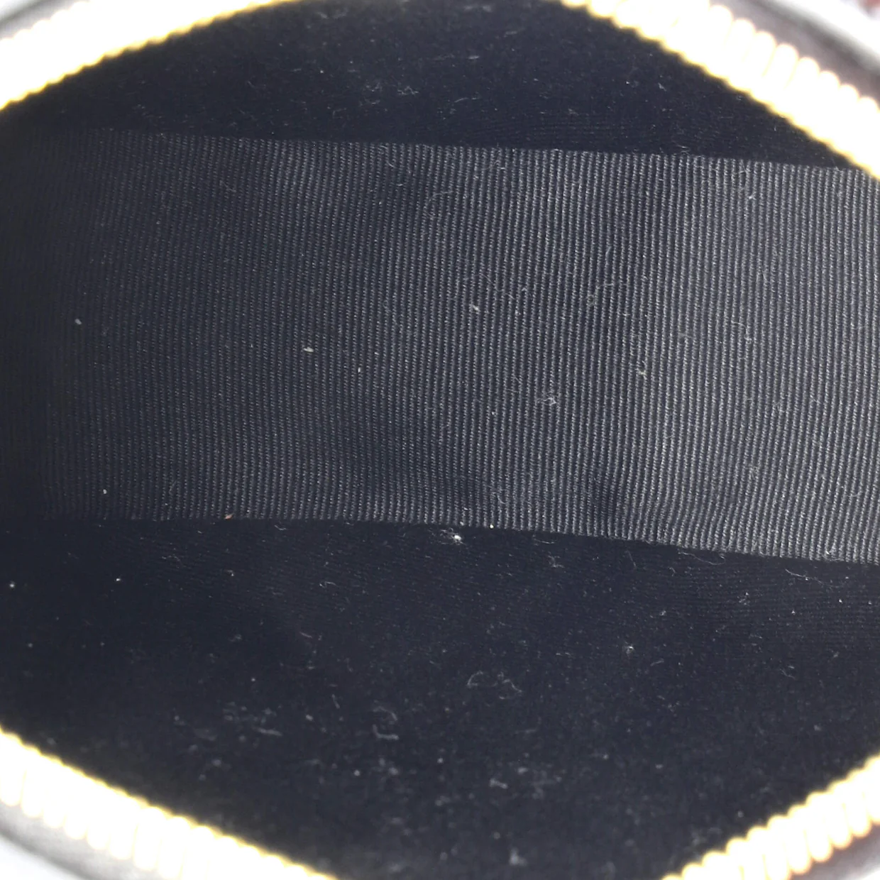 Vinyle Round Camera Bag Matelasse Chevron Patent - Deep Luxury