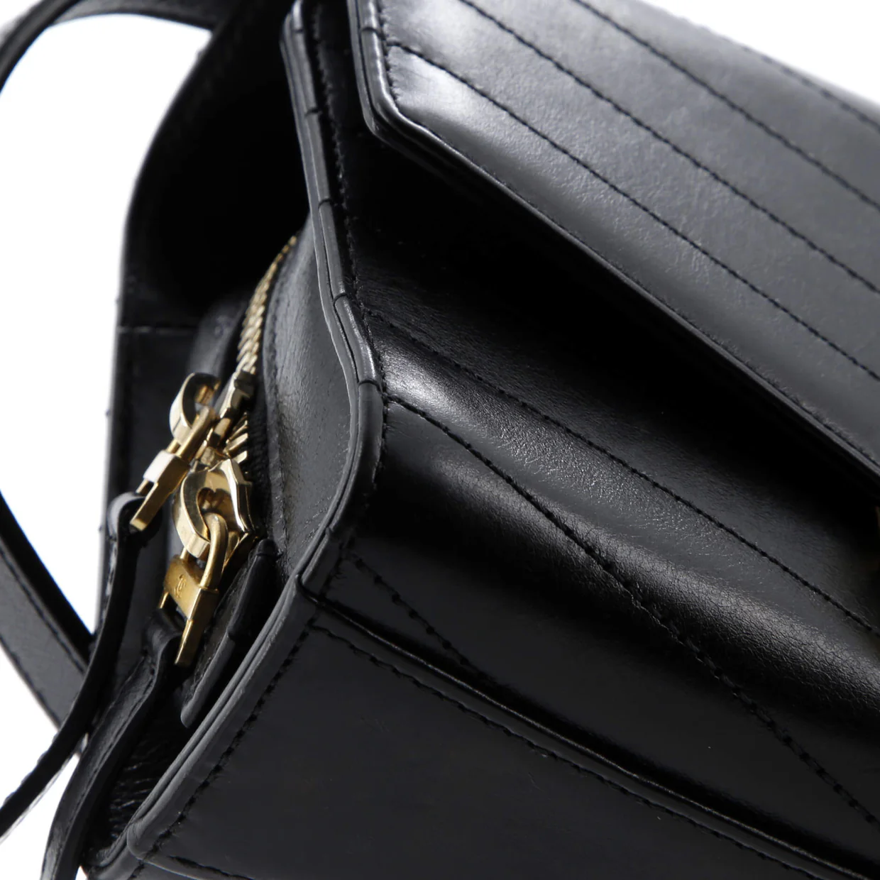 Medal Envelope Flap Bag Chevron Calfskin Small - Deep Luxury