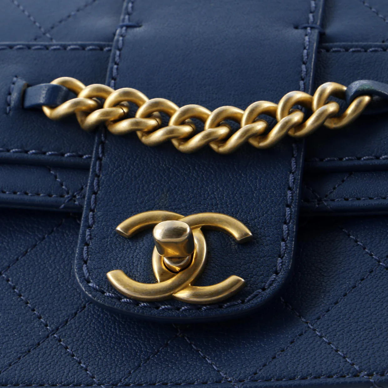 Front Chain Flap Bag Quilted Sheepskin Medium - Deep Luxury