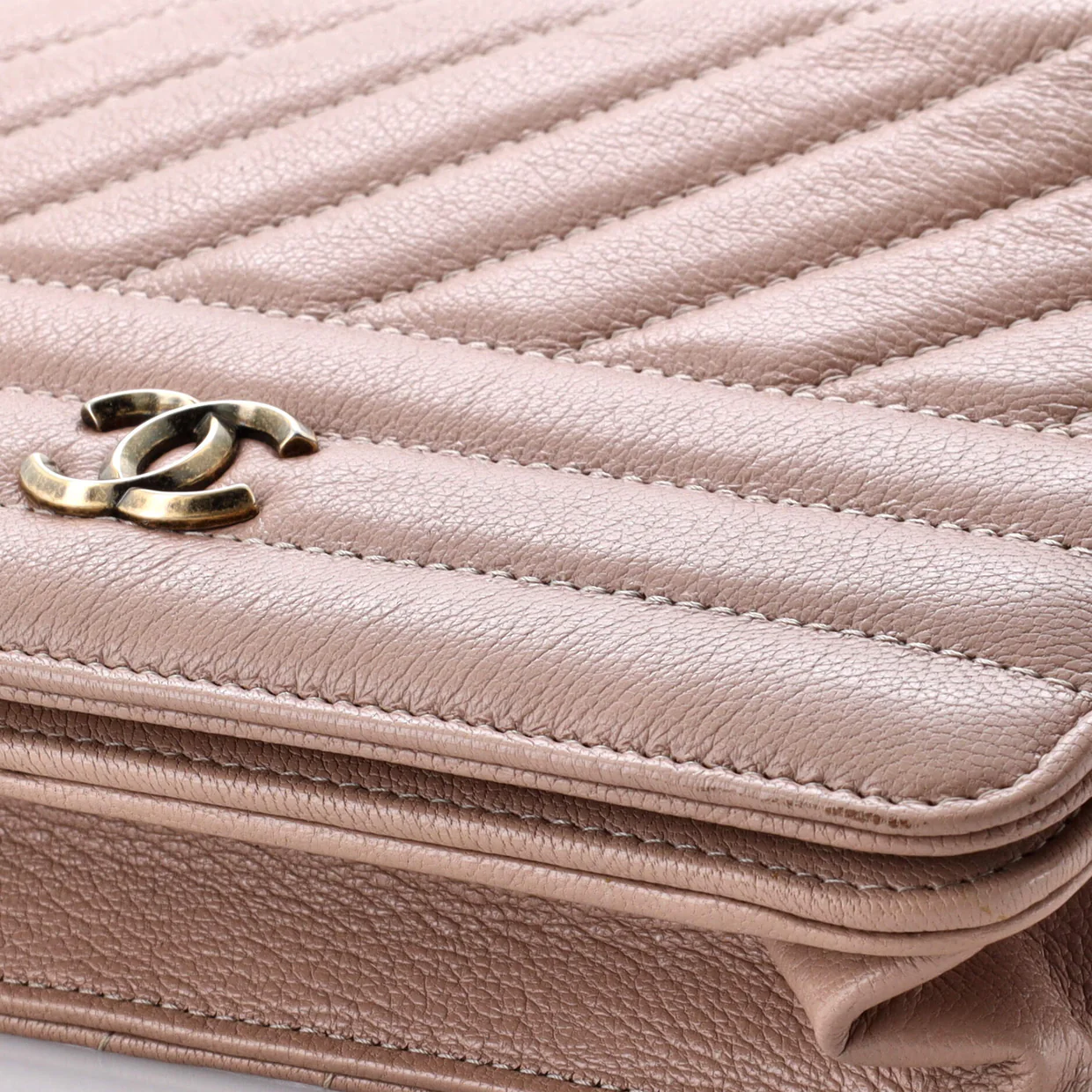 Wallet on Chain Diagonal Quilted Goatskin - Deep Luxury