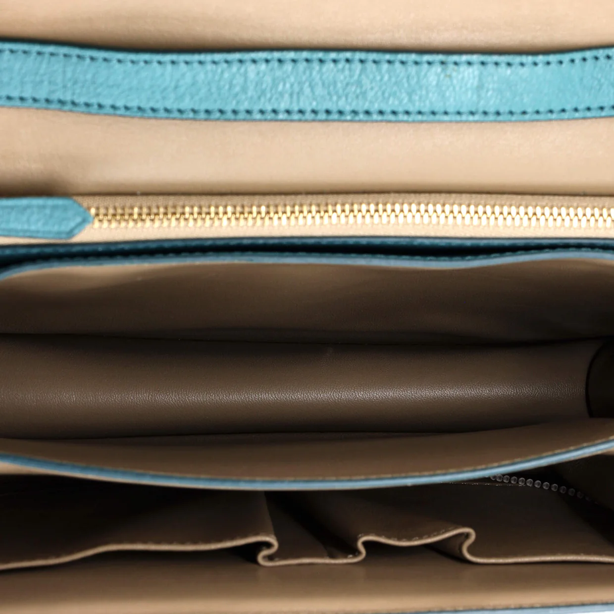 Classic Box Bag Grainy Leather Medium - Deep Luxury