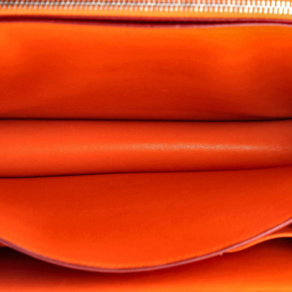 Classic Box Bag Grainy Leather Medium - Deep Luxury