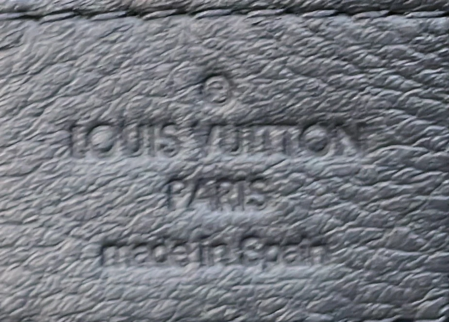 Pochette To-Go Monogram Shadow Leather - Deep Luxury