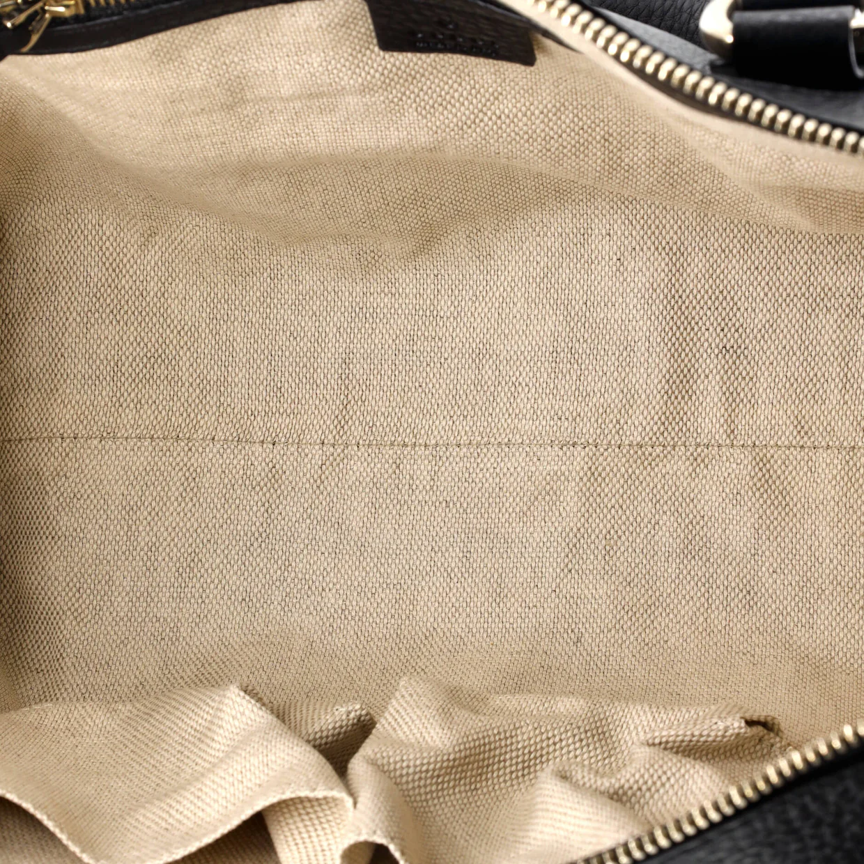 Soho Zip Tote Leather Small - Deep Luxury