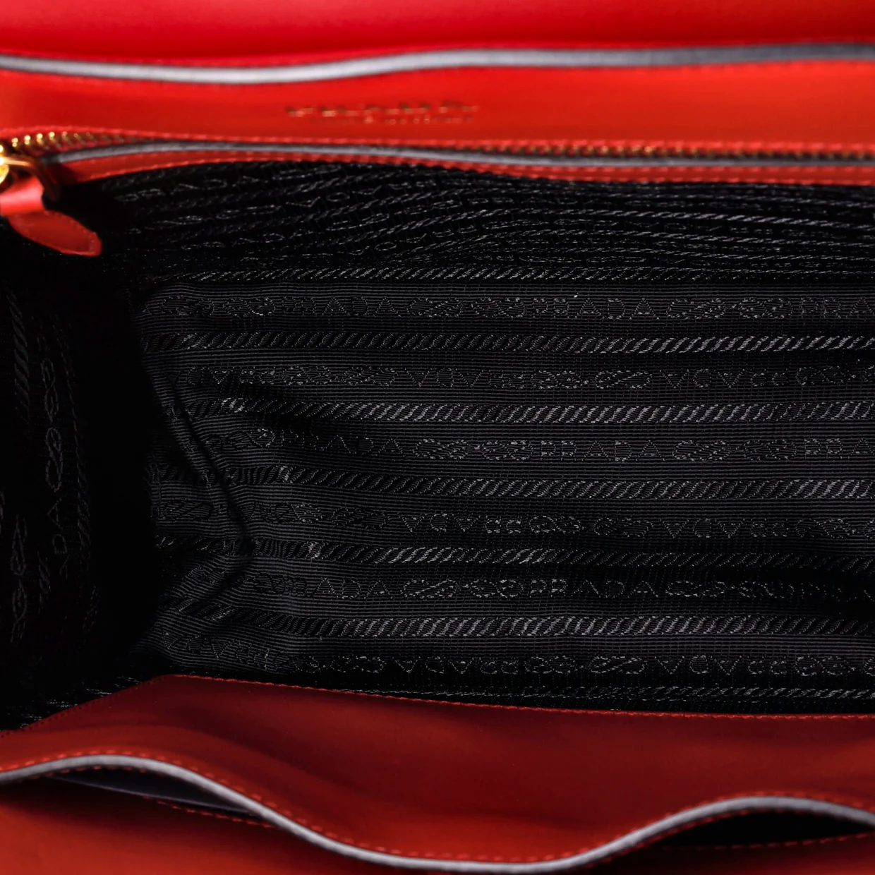 Cahier Convertible Shoulder Bag City Calf and Saffiano Medium - Deep Luxury