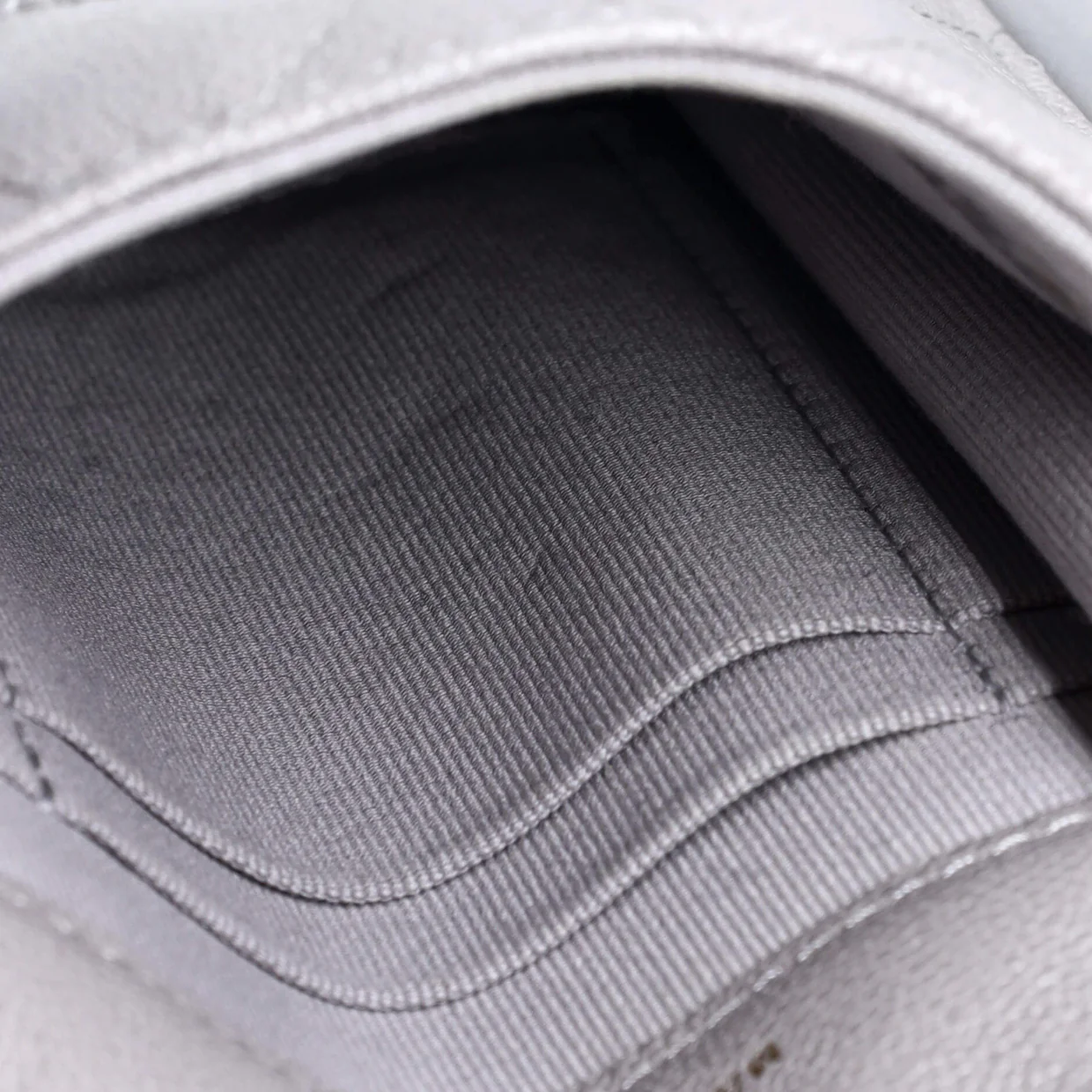 Textured CC Flap Phone Holder Crossbody Bag with AirPods Pro Case Quilted Caviar - Deep Luxury