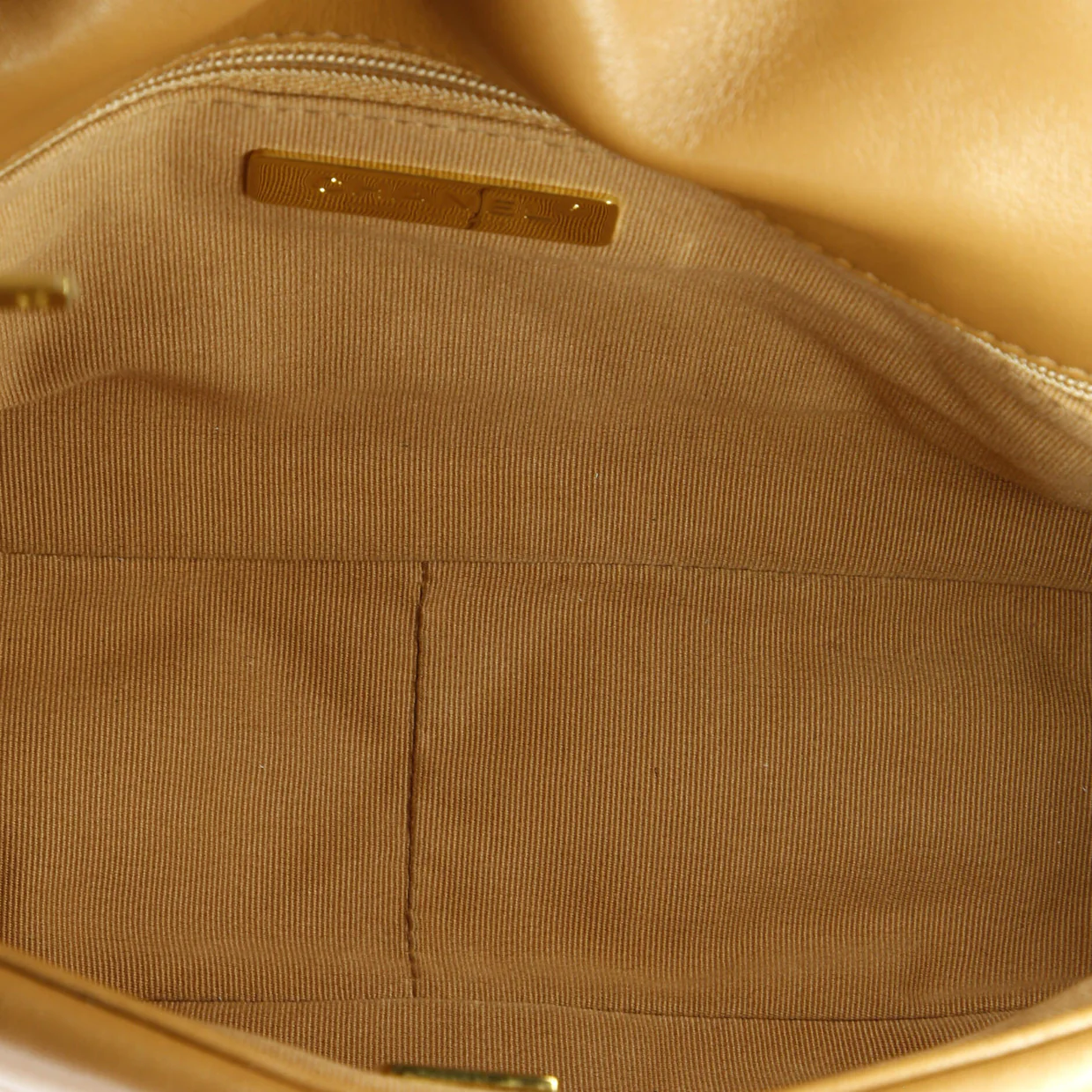 19 Flap Bag Quilted Leather Medium - Deep Luxury