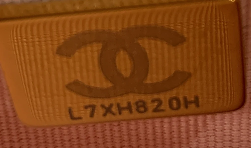 Wallet on Chain Quilted Caviar - Deep Luxury