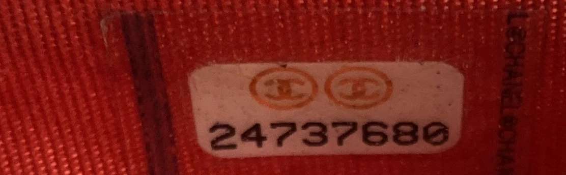 Square Wallet on Chain Chevron Caviar - Deep Luxury