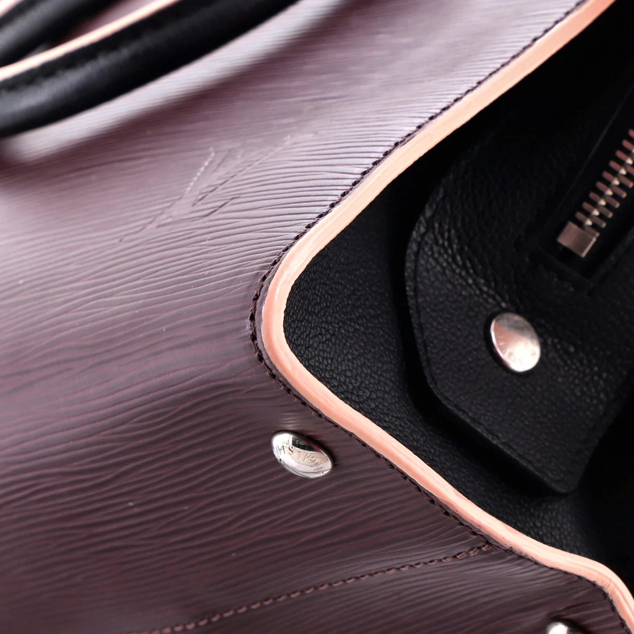 Vaneau Handbag Epi Leather MM - Deep Luxury
