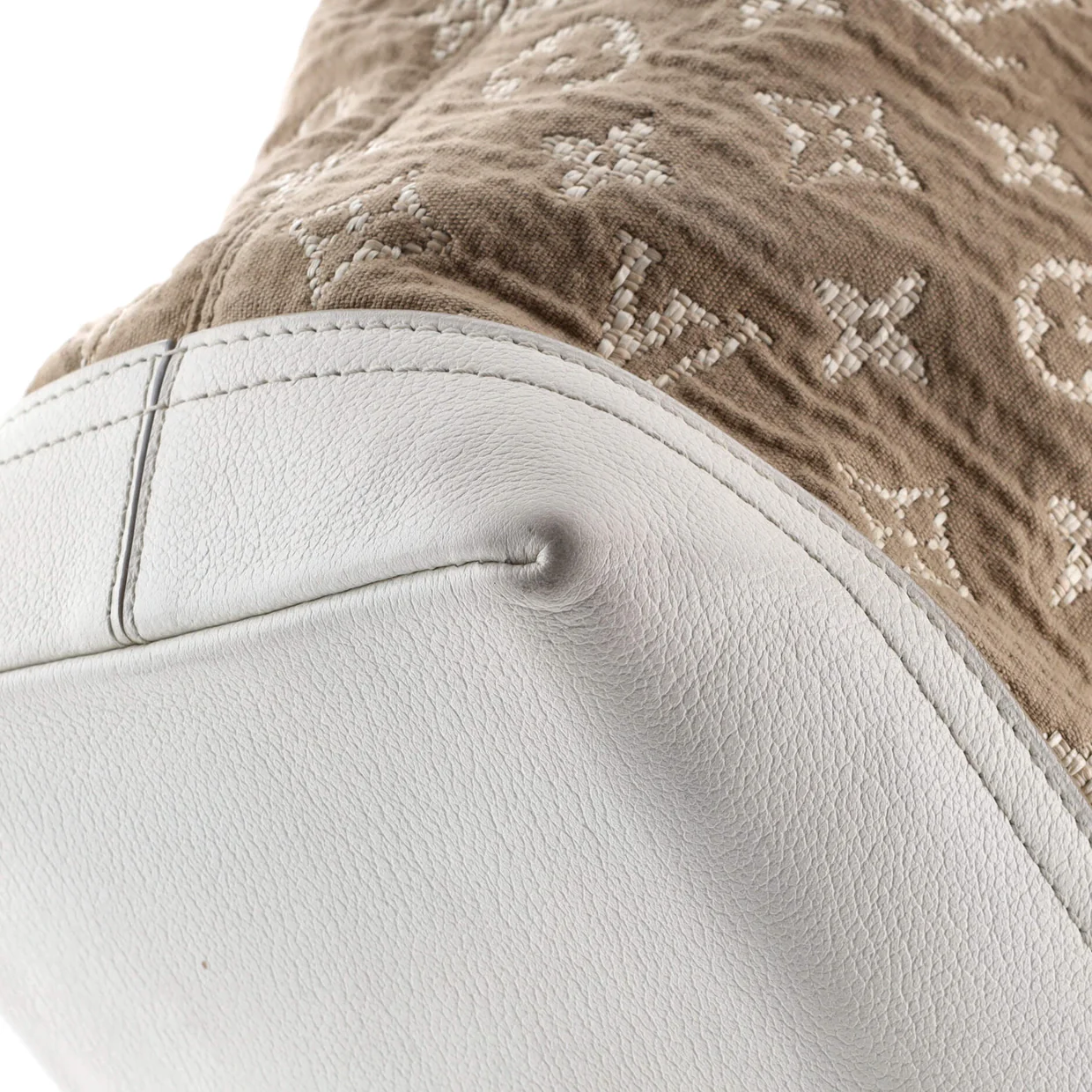 Besace Handbag Monogram Sabbia - Deep Luxury