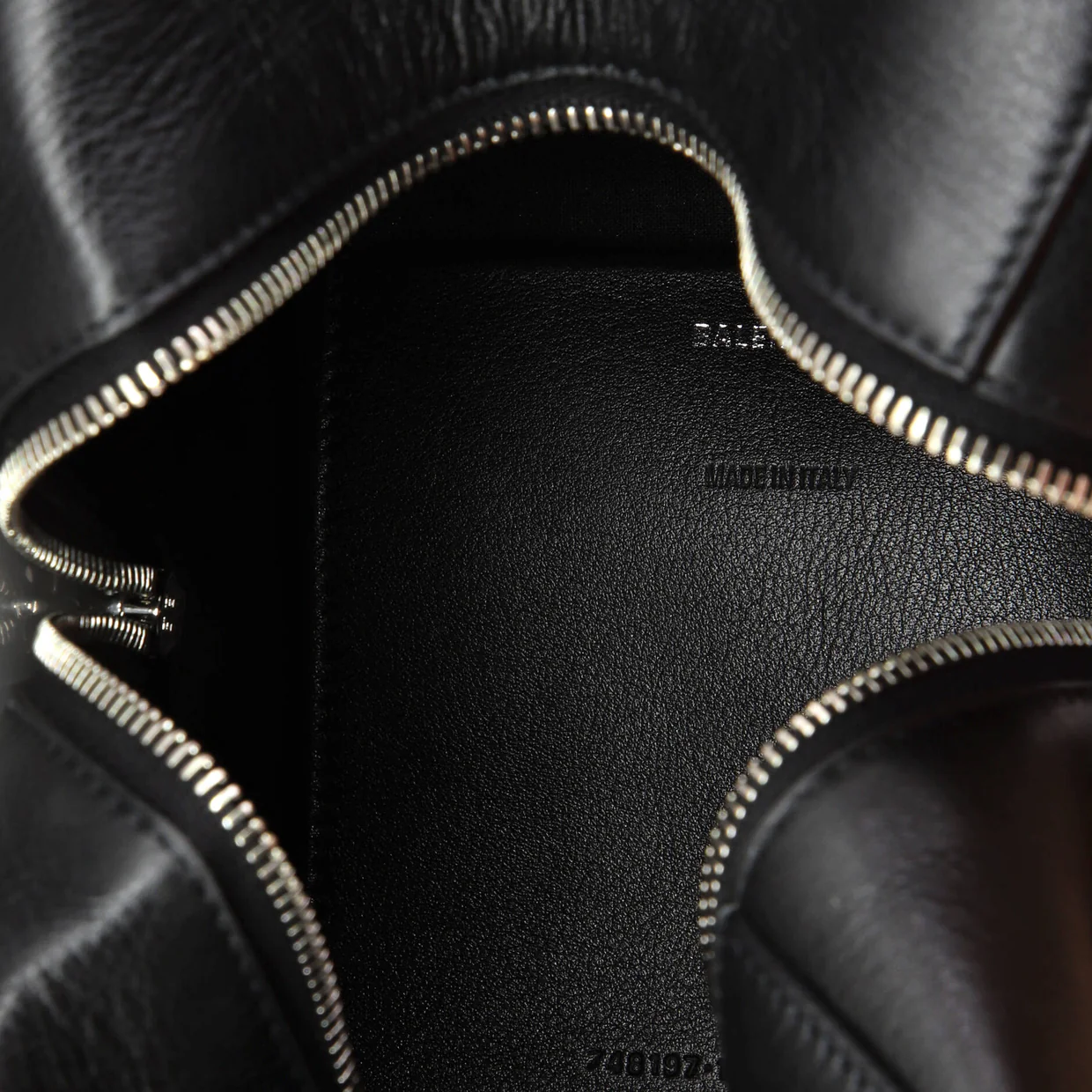 4x4 Bag Leather Small - Deep Luxury