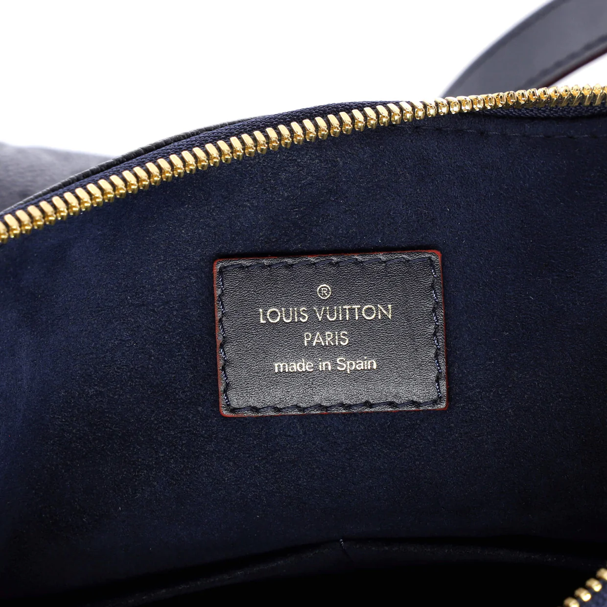 V Tote Monogram Empreinte Leather MM - Deep Luxury