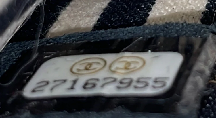 Envelope Flap Bag Chevron Calfskin Medium - Deep Luxury