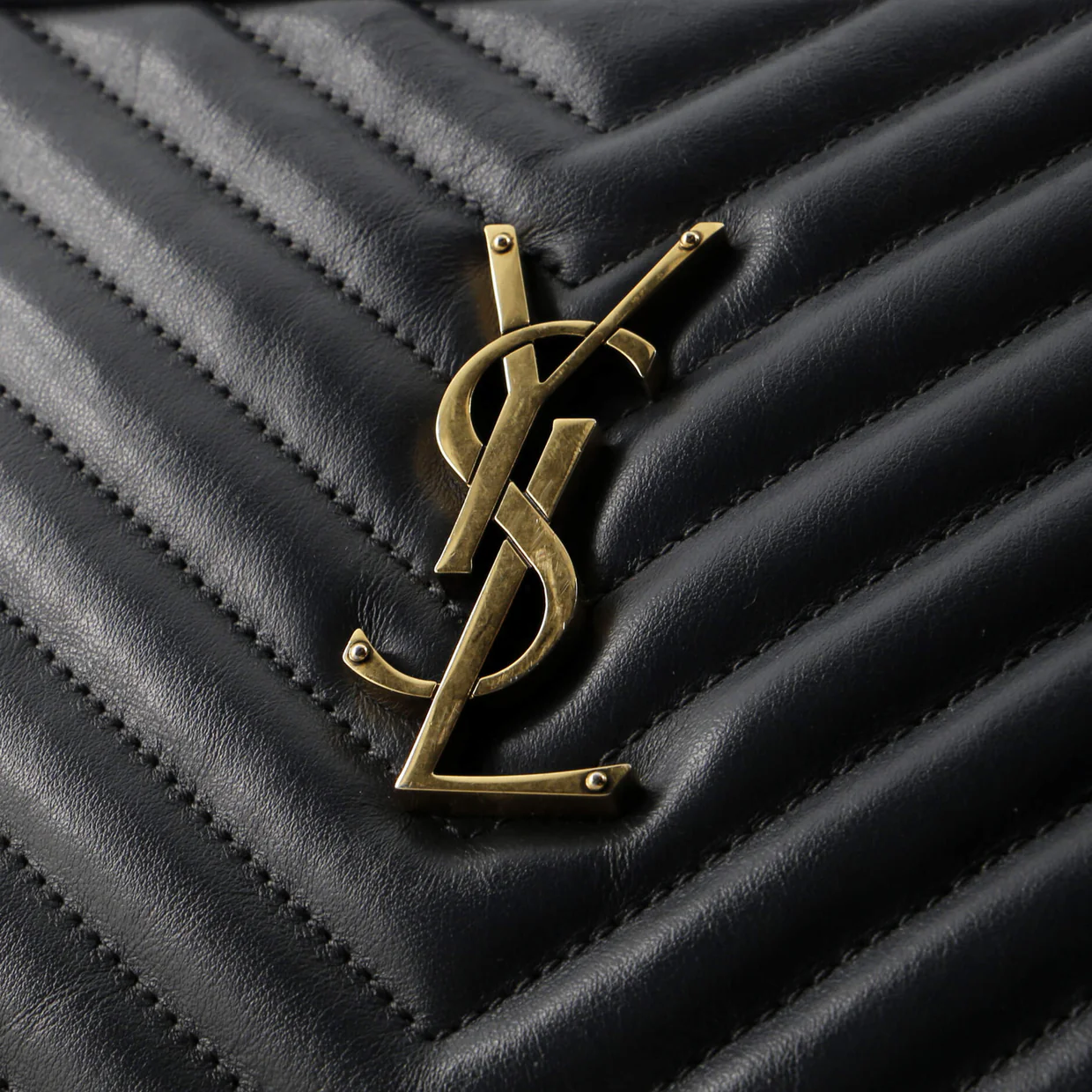 Lou Camera Bag Matelasse Chevron Leather Small - Deep Luxury