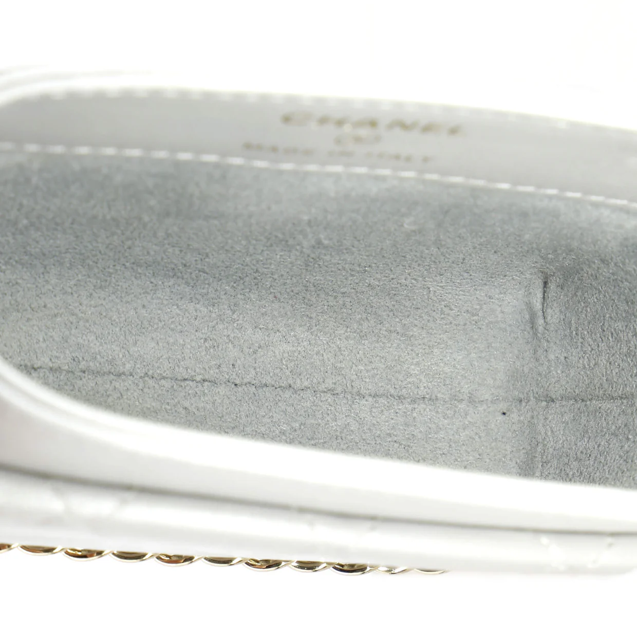 Chain Around Airpod Holder Box Crossbody Quilted Lambskin - Deep Luxury