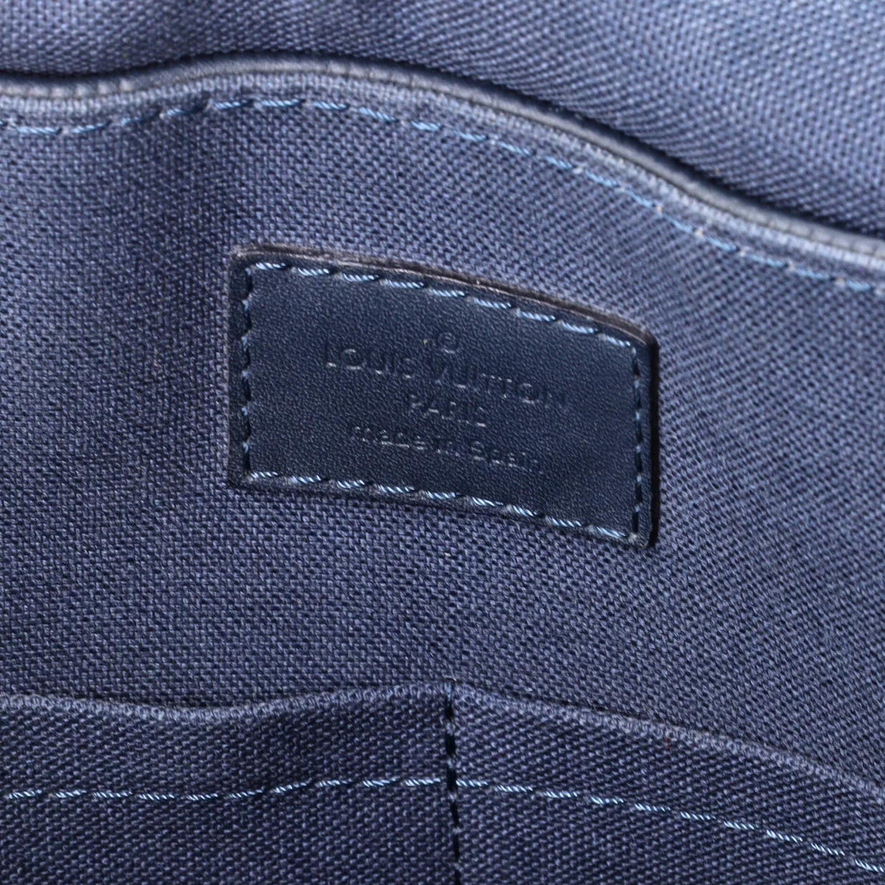 District Messenger Bag Damier Infini Leather MM - Deep Luxury