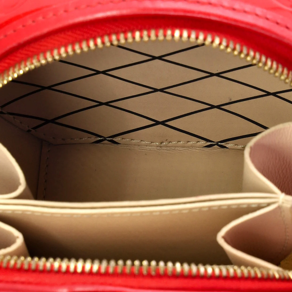 Mini Boite Chapeau Bag Monogram Vernis - Deep Luxury