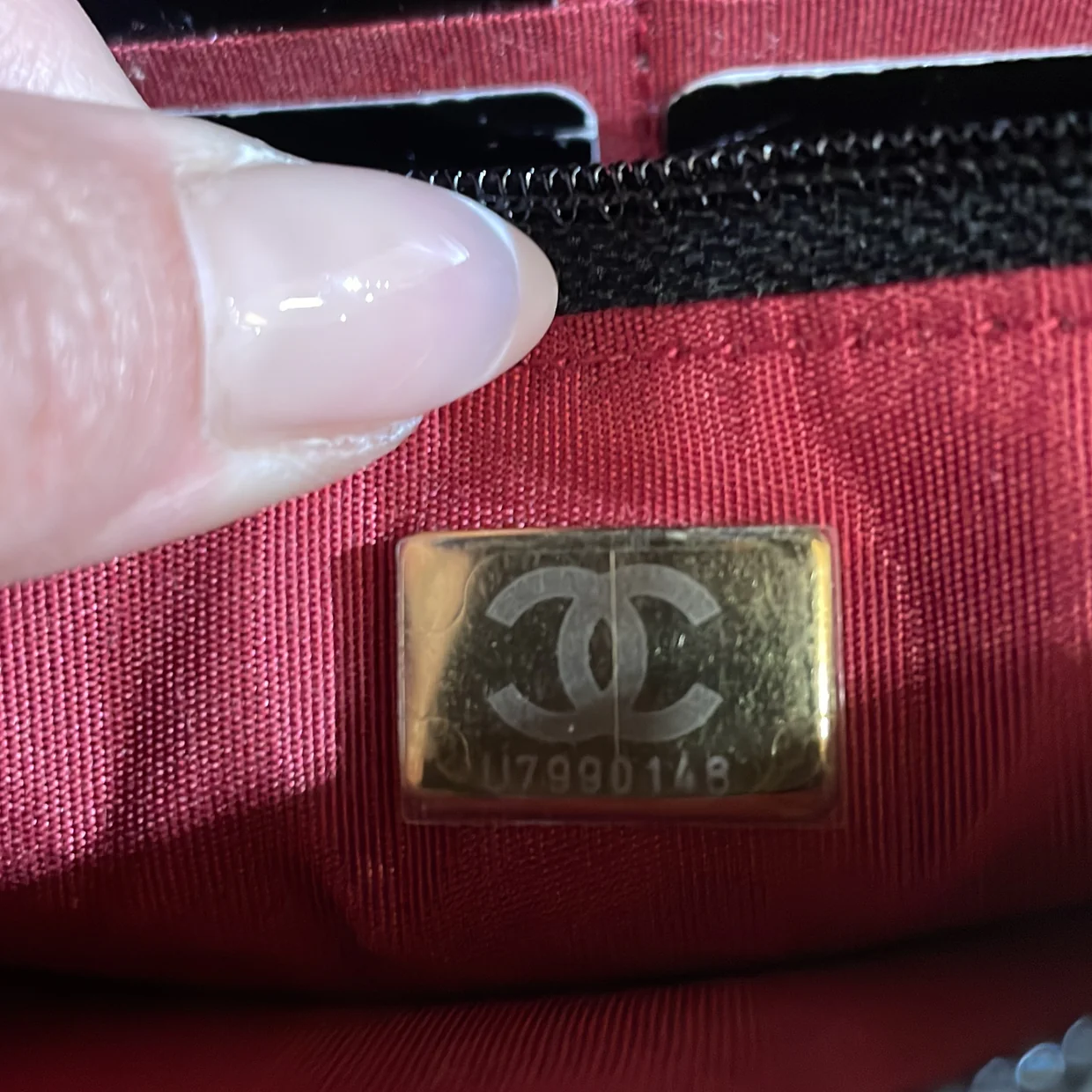 19 Wallet on Chain Quilted Lambskin - Deep Luxury