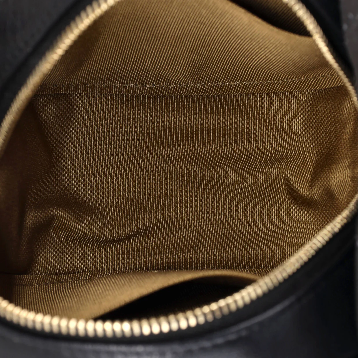 Chic Pearls Round Clutch with Chain Quilted Lambskin - Deep Luxury