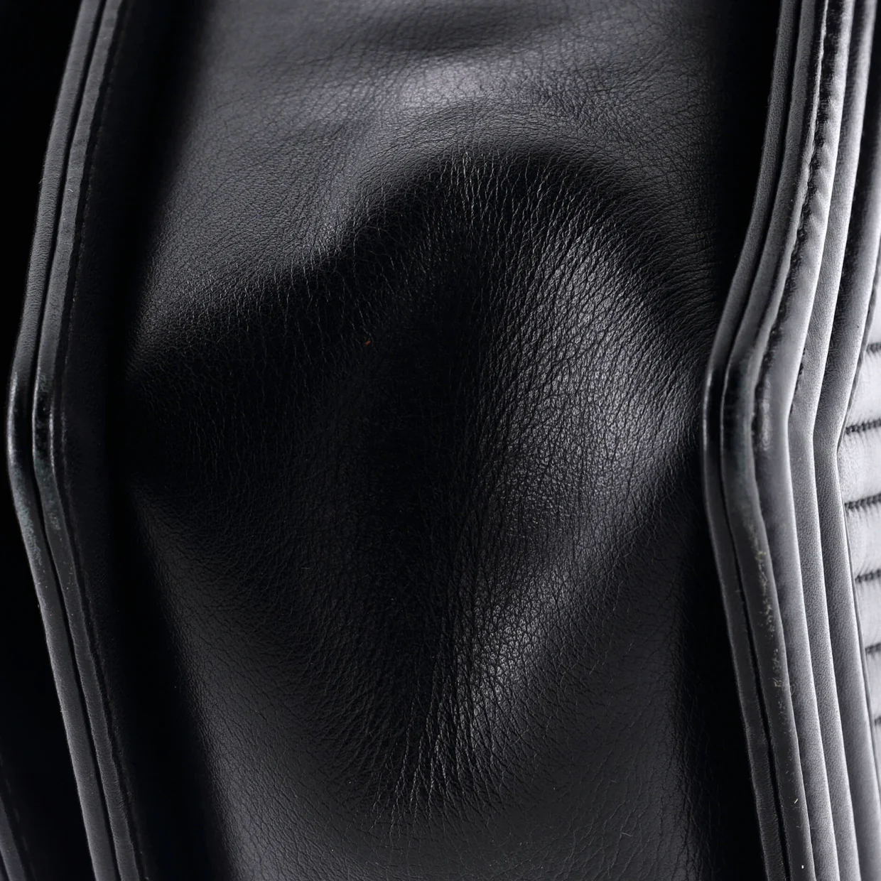 Boy Flap Bag Chevron Wrinkled Lambskin New Medium - Deep Luxury