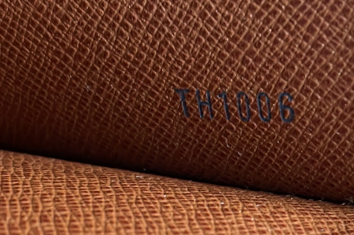 Poche Documents Monogram Canvas - Deep Luxury