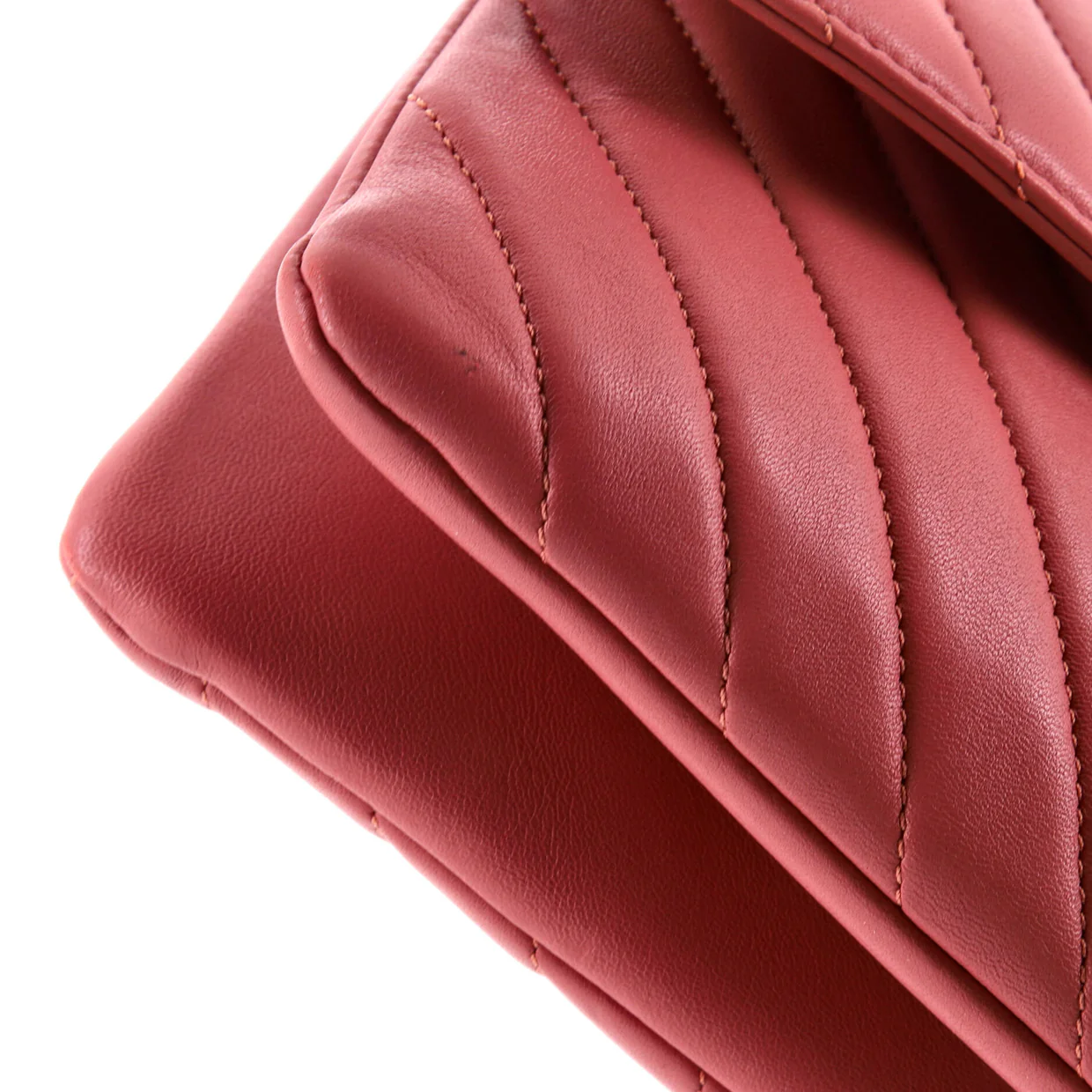 Trendy CC Flap Bag Chevron Lambskin Medium - Deep Luxury