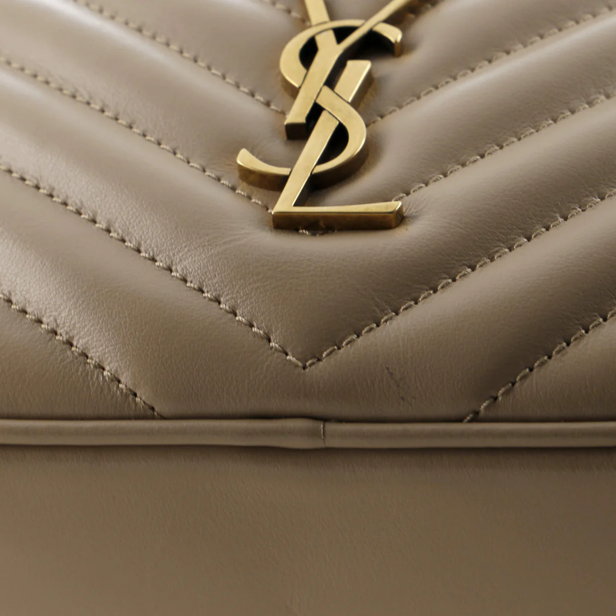 Lou Belt Bag Matelasse Chevron Leather - Deep Luxury