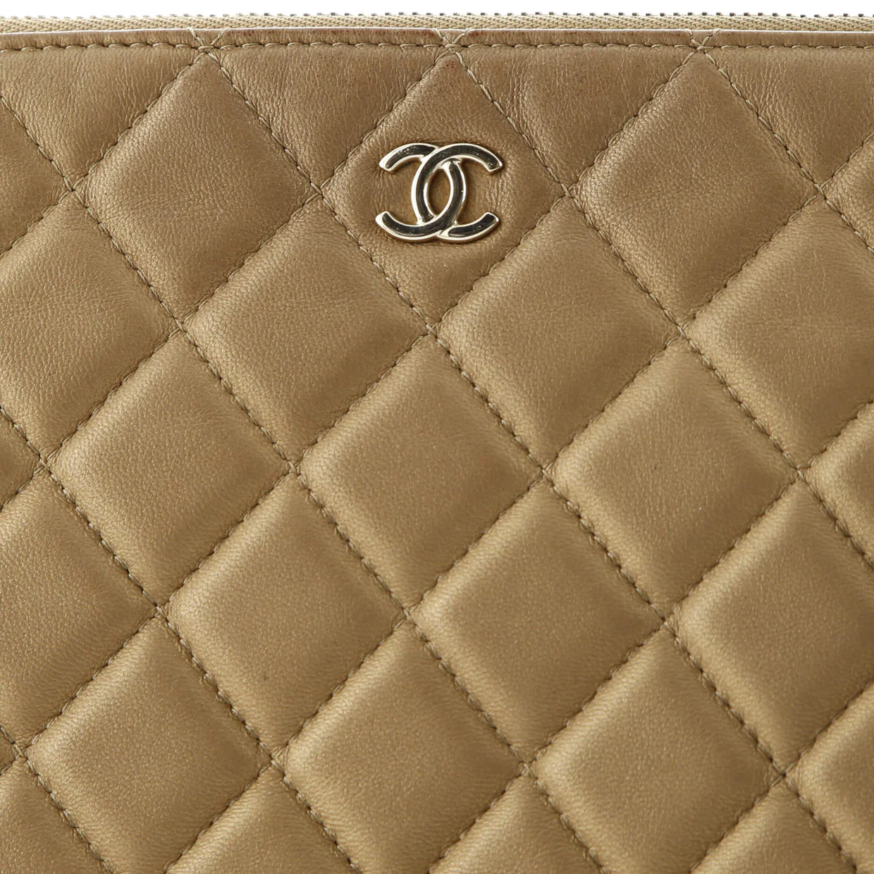 O Case Clutch Quilted Lambskin Medium - Deep Luxury