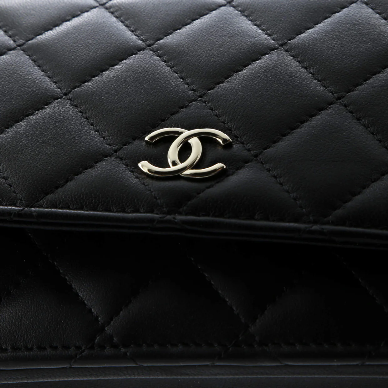Pearl Strap CC Wallet on Chain Quilted Calfskin - Deep Luxury