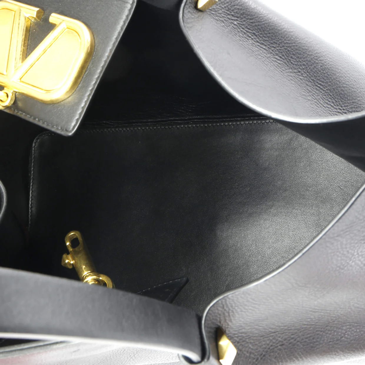VLogo Escape Tote Leather Medium - Deep Luxury