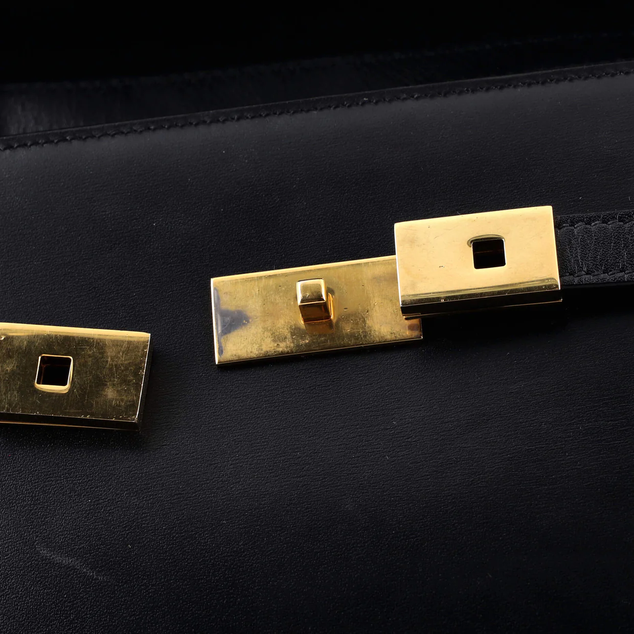 Manhattan Shoulder Bag Leather Small - Deep Luxury