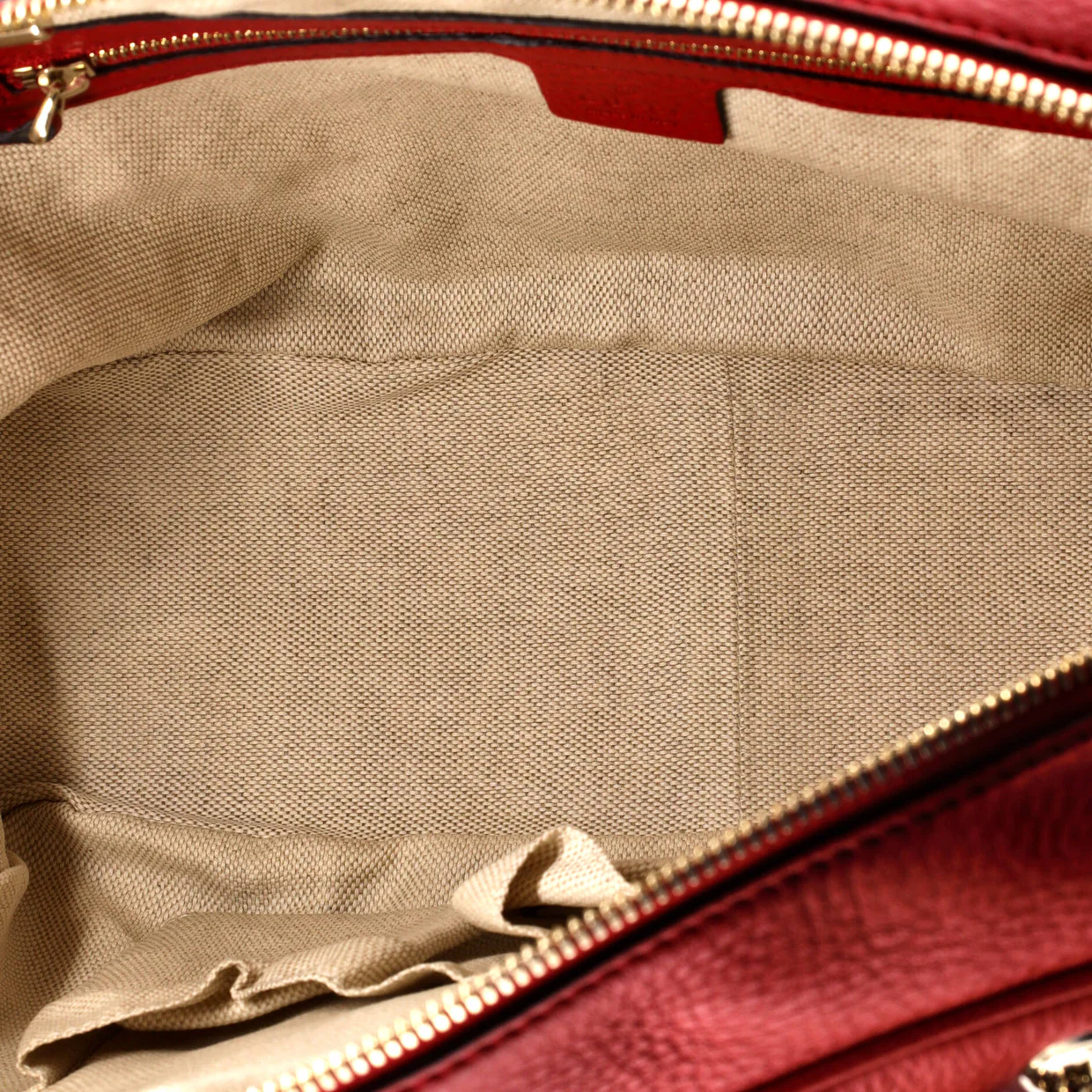 Soho Chain Zip Shoulder Bag Leather Medium - Deep Luxury