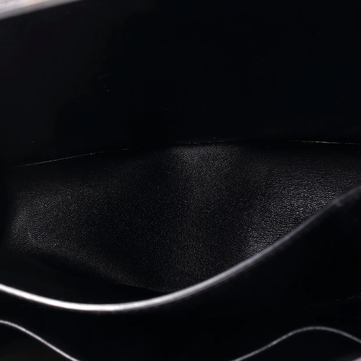 Classic Box Bag Smooth Leather Medium - Deep Luxury