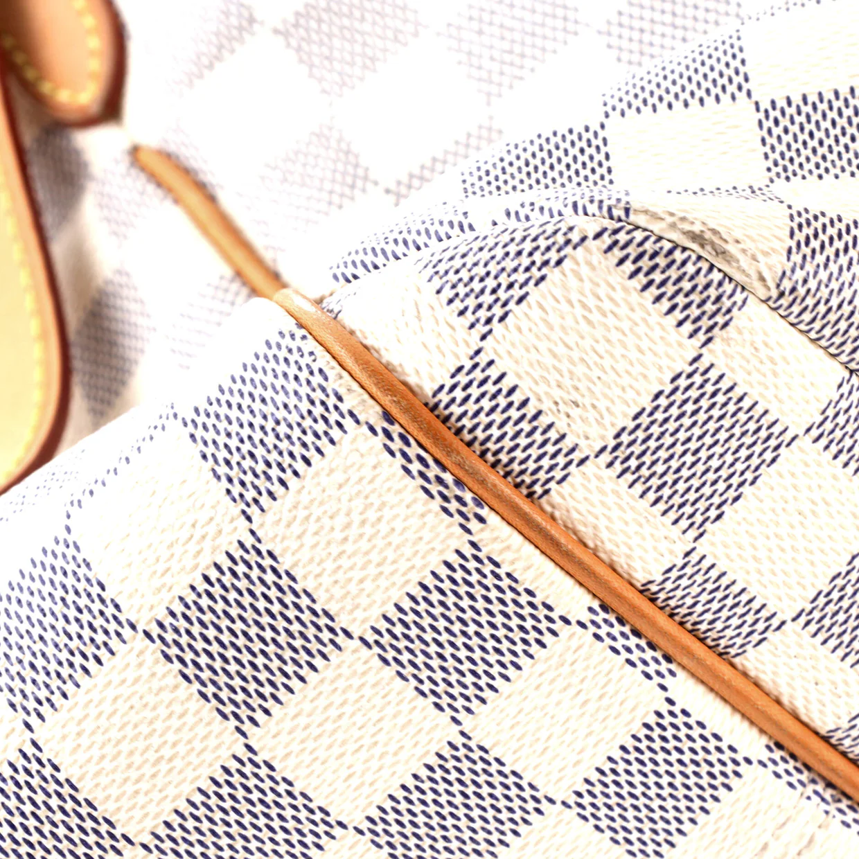 Totally Handbag Damier MM - Deep Luxury