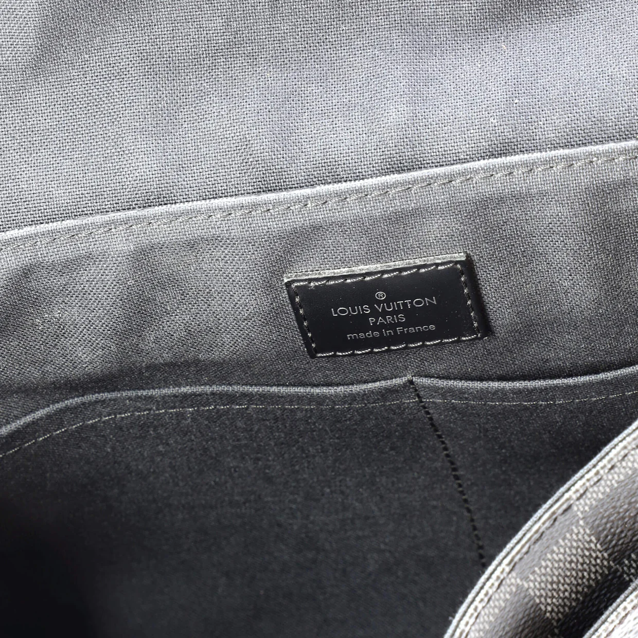 District Messenger Bag Damier Graphite PM - Deep Luxury