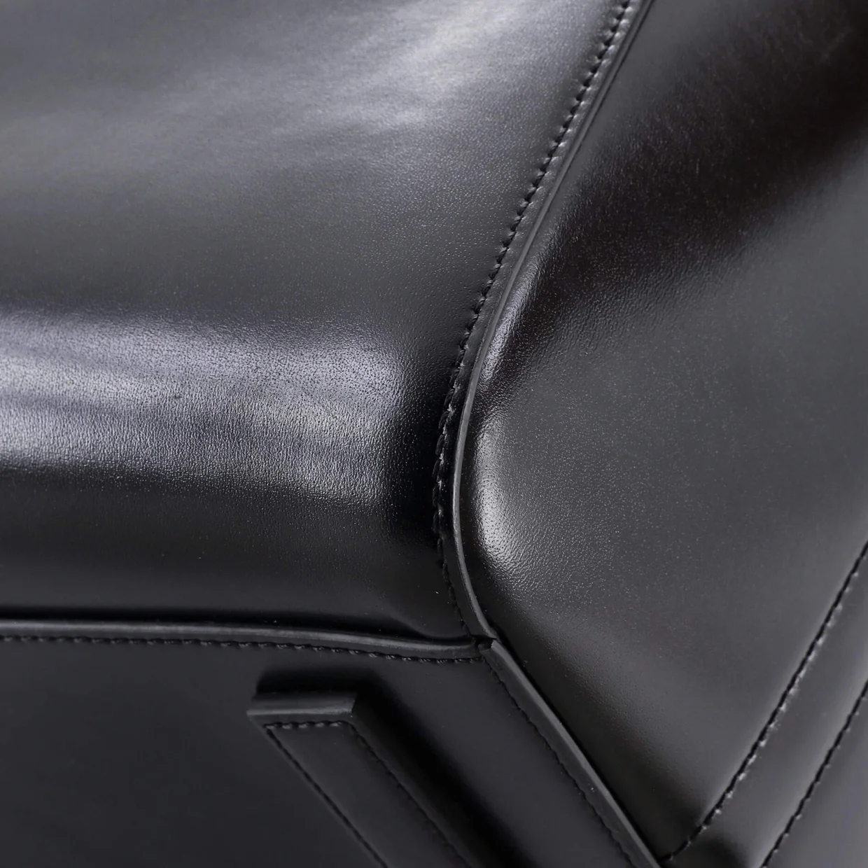 Antigona Bag Glazed Leather Medium - Deep Luxury