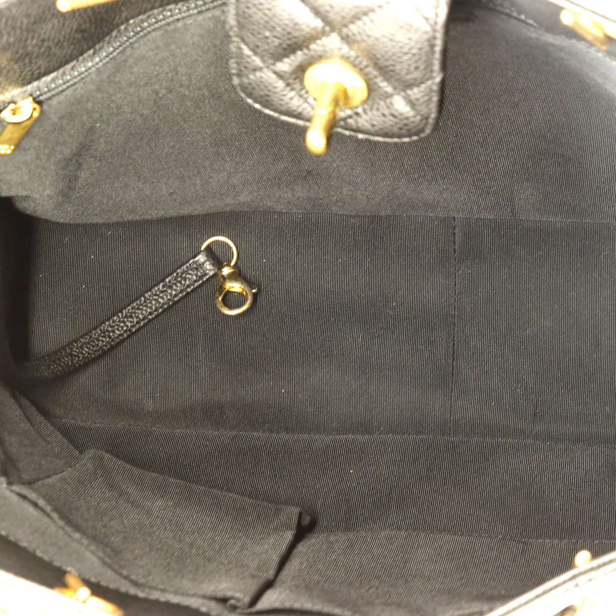 Classic CC Shopping Tote Quilted Caviar Large - Deep Luxury