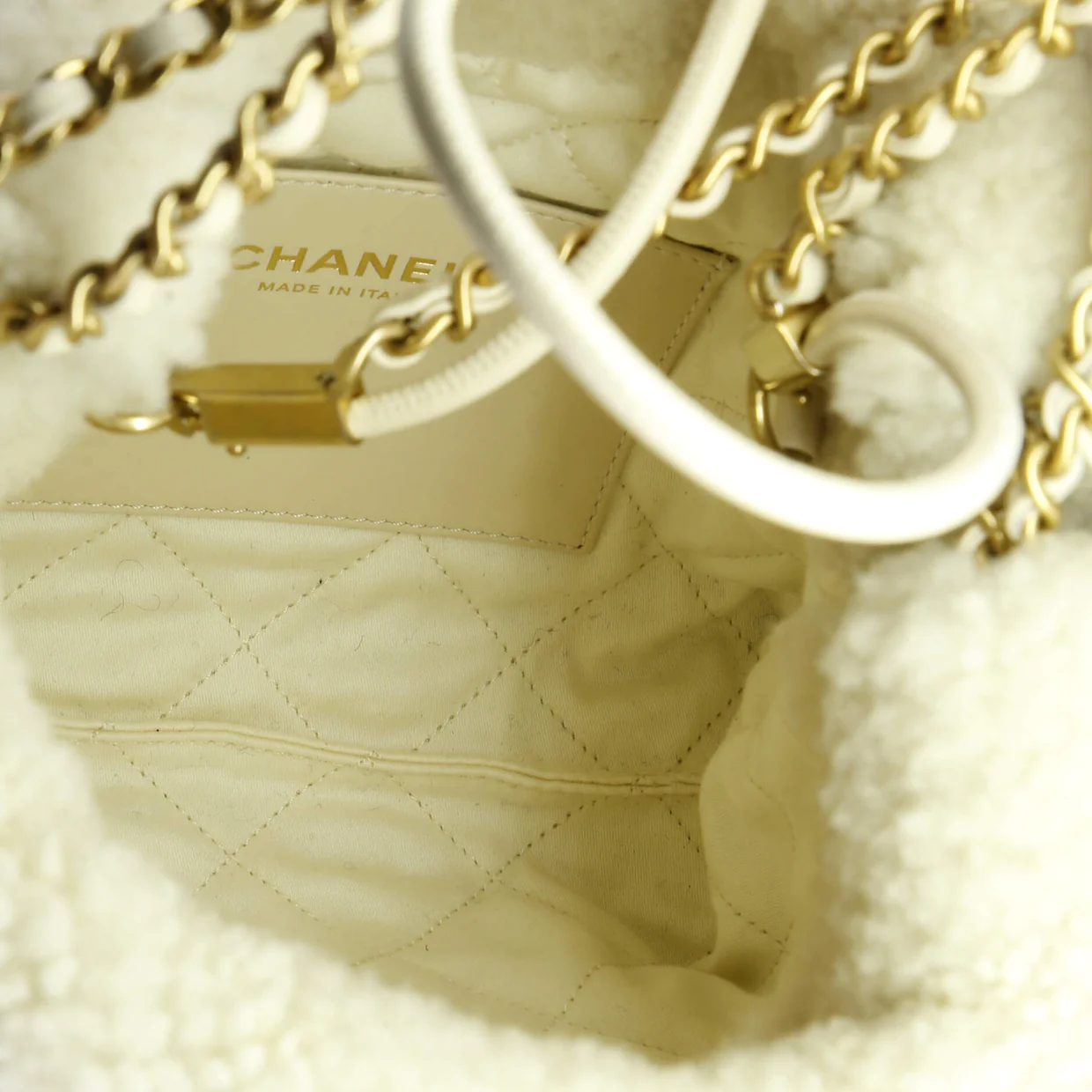 22 Chain Hobo Shearling Mini - Deep Luxury
